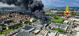 Beinasco, maxi incendio nella zona industriale